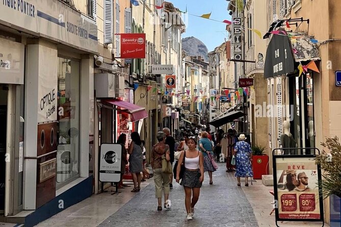 Discover the Old Streets, Monuments and Markets in Marseille.