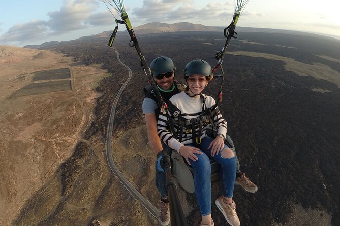 DISCOVERY FLIGHT Tandem Paragliding Lanzarote With Pro Pilot