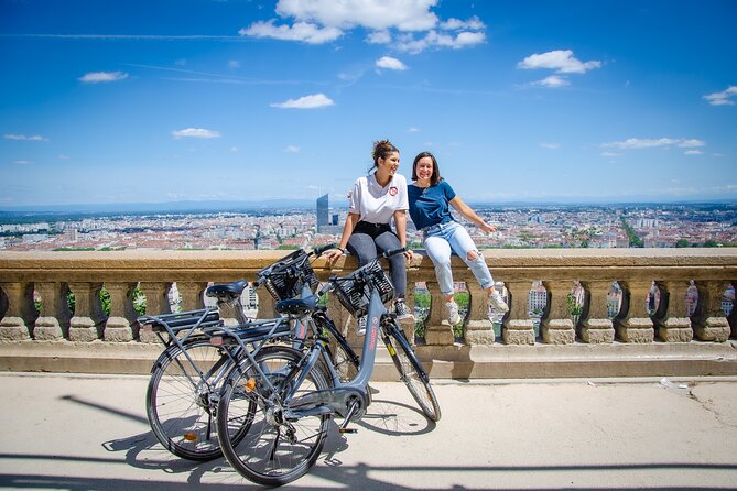 E-Bike Tour by ComhiC – 2h00 Two Hills of Lyon