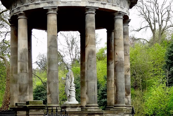 Essential Walking Tour of Edinburghs New Town