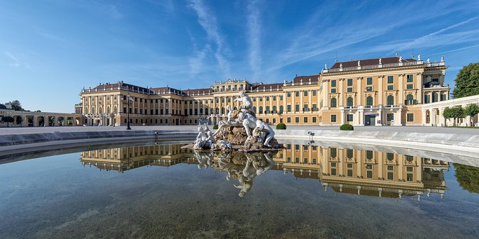 Evening at Schönbrunn Palace Vienna: 3-course Dinner and Concert