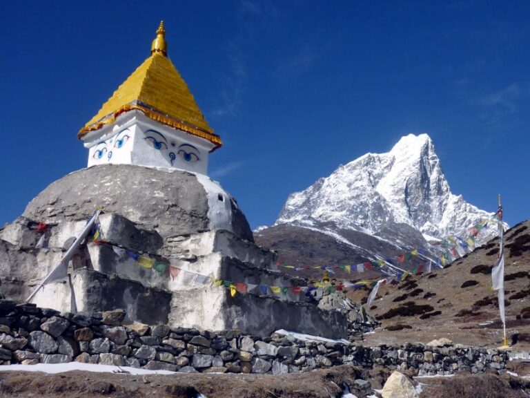 Everest Base Camp Trek in Nepal /: Guide Sharing