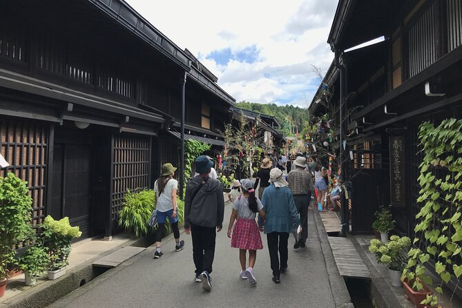 Experience Takayama Old Town 30 Minutes Walk