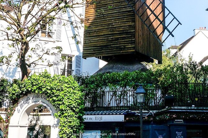 Explore Bohemian Montmartre: Private Half-Day Walking Tour