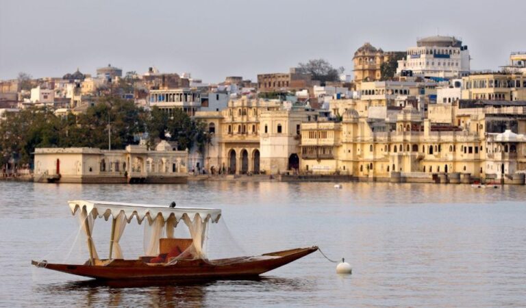 Explore Udaipur: a Full Day Private City Tour With Boat Ride