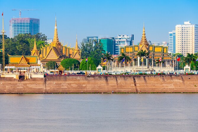 Exploring the Best of Phnom Penh: A Full Day Tour