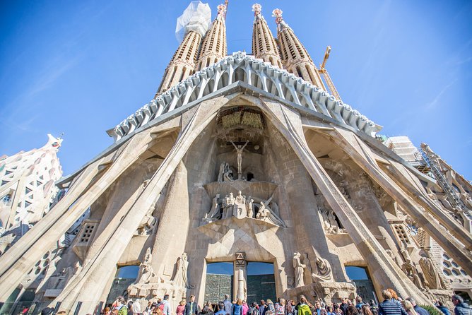 Fast Track Sagrada Familia English Guided Tour