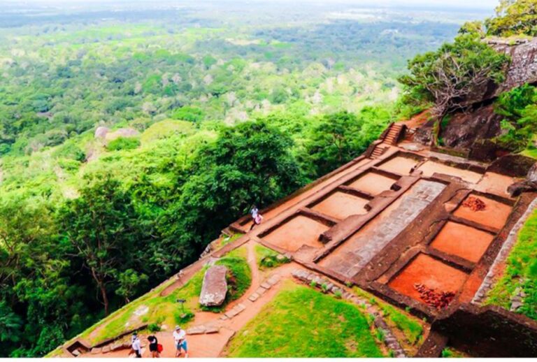 Fom Colombo: Sigiriya Rock & Ancient City of Polonnaruwa