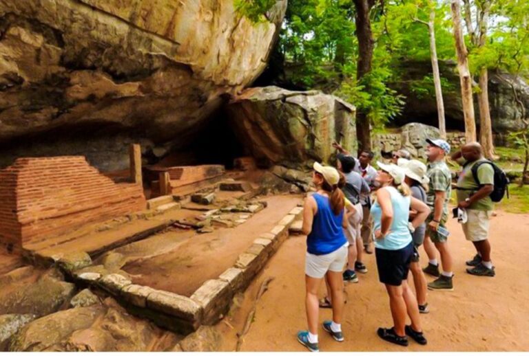 Fom Negombo: Sigiriya Rock & Ancient City of Polonnaruwa
