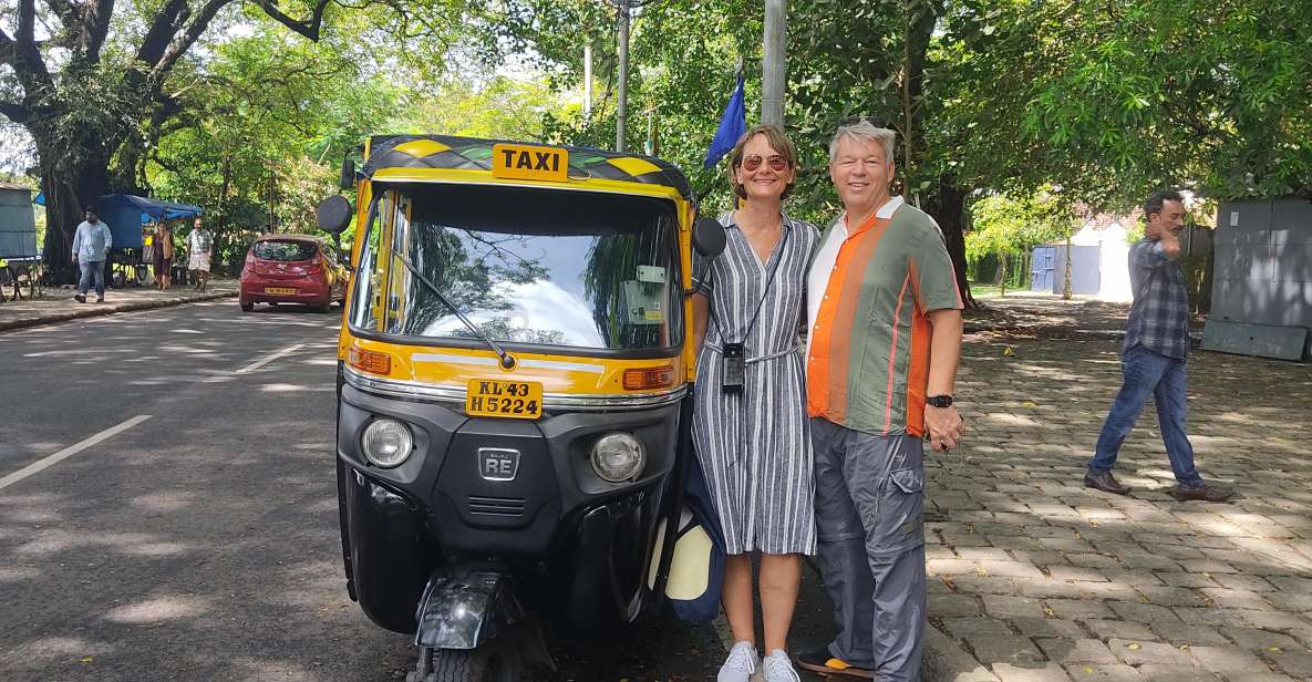 Fort Kochi Sightseeing on Tuk Tuk / Car & Backwater Kayaking