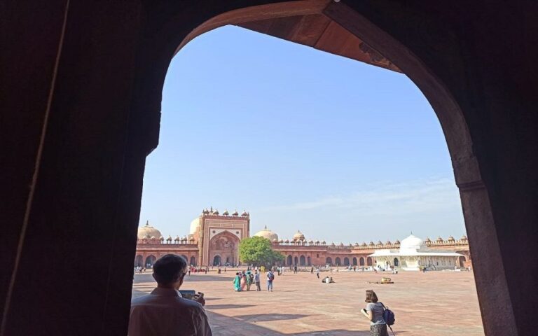 From Agra: One Day Trip of Taj Mahal & Fatehpur Sikri