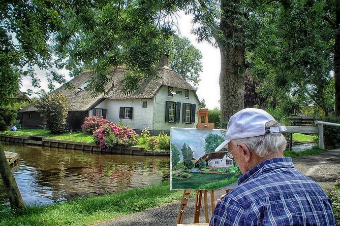 From Amsterdam: Guided Day Trip to Giethoorn With Boat Tour
