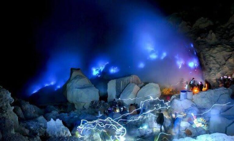 From Bali : Trip to Mount Ijen Crater With Hotel Included