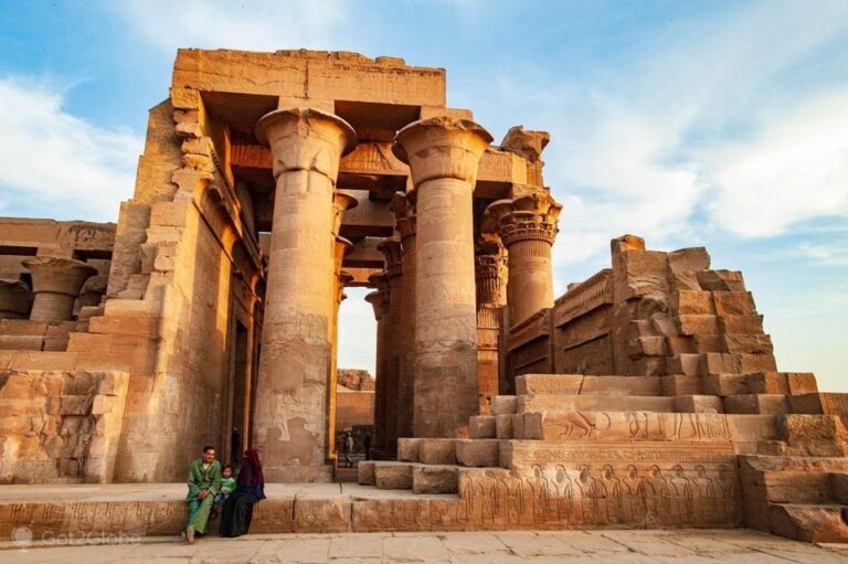 From Cairo: 4-Day Nile Cruise to Aswan W/ Balloon & Flights