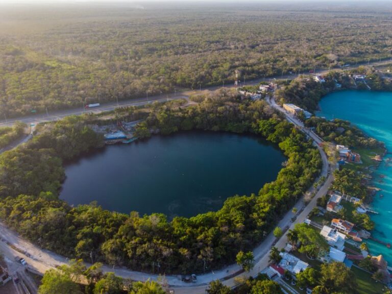 From Cancun: Cenotes and Bacalar Lagoon Tour With Breakfast