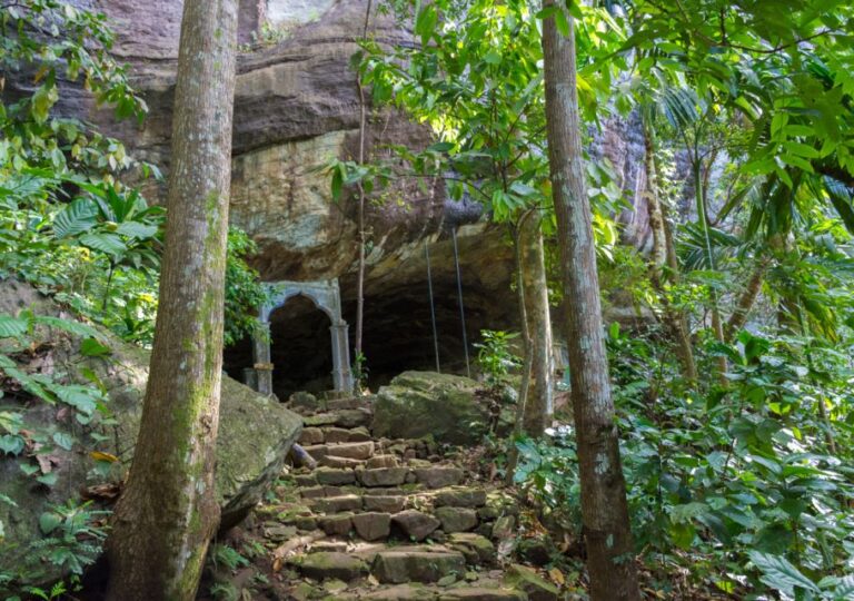 From Colombo: Belilena Cave Expedition Day Tour