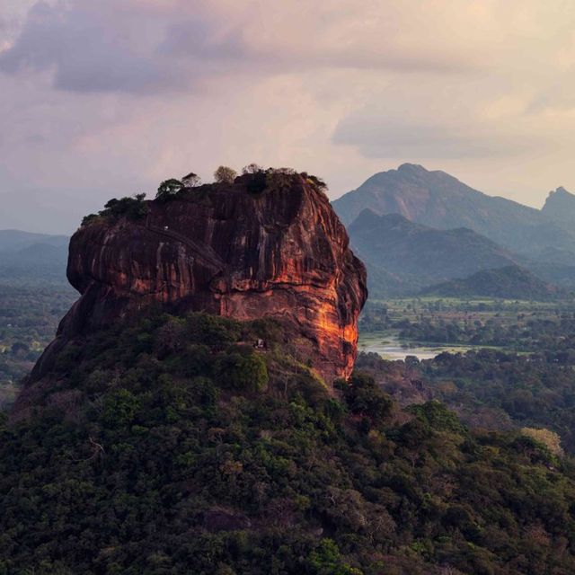 From Colombo: Sigiriya and Dambulla Full-Day Private Tour