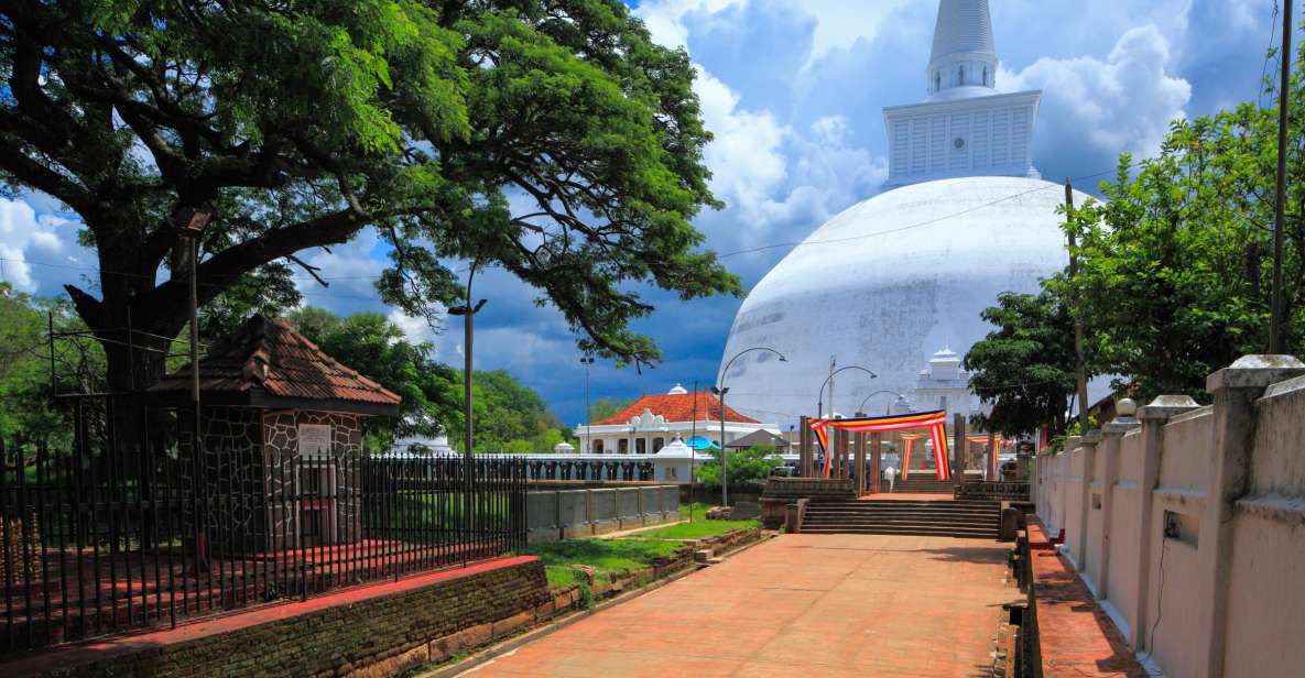 1 from dambulla sacred city of anuradhapura private day tour From Dambulla: Sacred City of Anuradhapura Private Day Tour