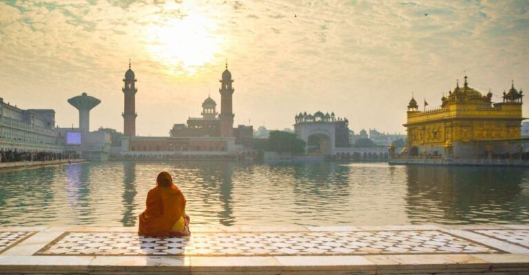 From Delhi: 2 Day Amritsar Golden Temple & Wagah Border Tour