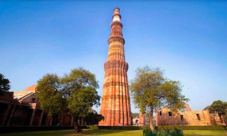 From Delhi : 2-Day Delhi & Sunrise Taj Mahal Tour by Car.