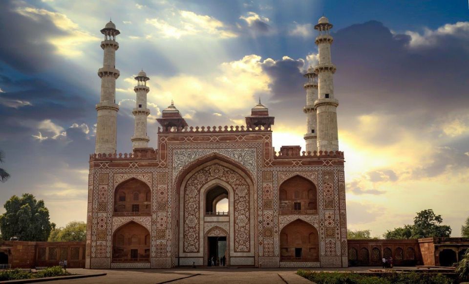 1 from delhi gatiman express to agra day trip From Delhi : Gatiman Express to Agra Day Trip