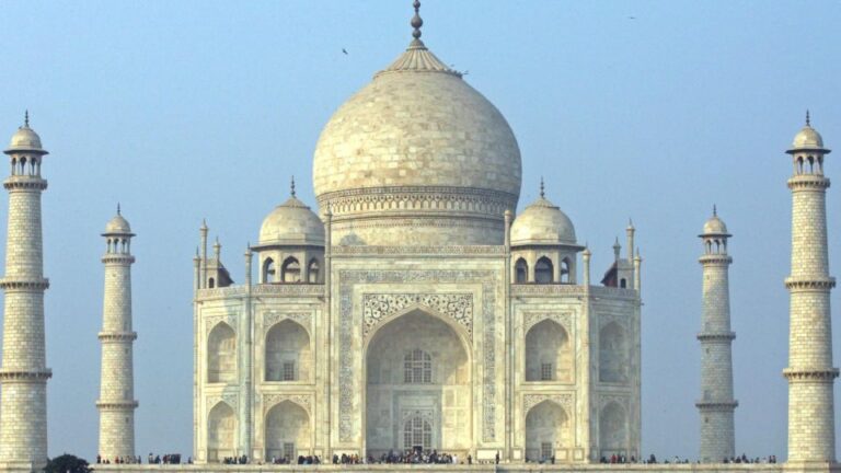 From Delhi: Overnight Agra City-Highlights Tour
