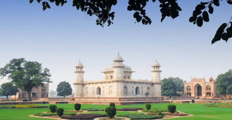 From Delhi: Overnight Tour of Taj Mahal and Agra- By Car