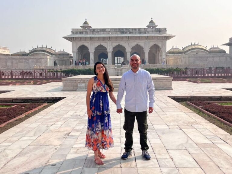 From Delhi: Private Agra Day Trip With Taj Mahal and Lunch