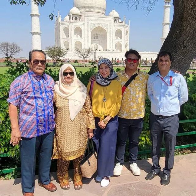 From Delhi: Private Day Trip By Toyota Car Visit Taj Mahal