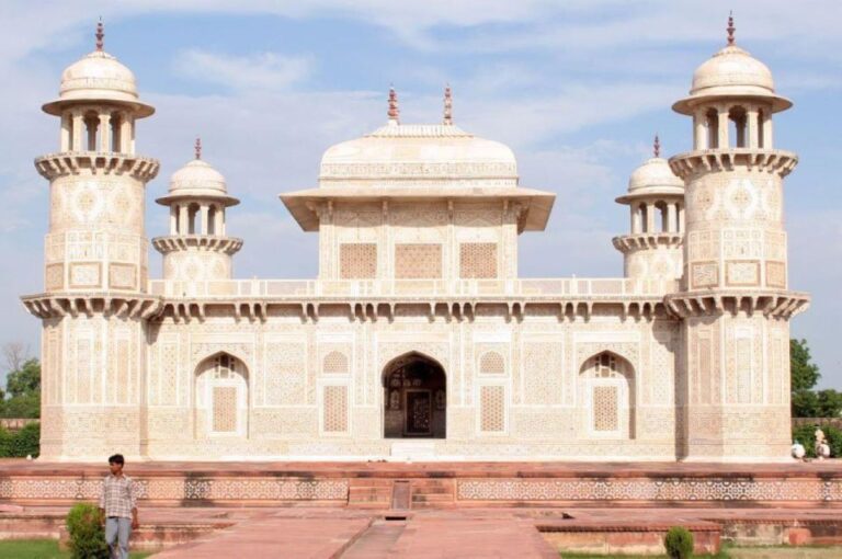 From Delhi: Private Taj Mahal Agra Fort & Baby Taj Day Trips