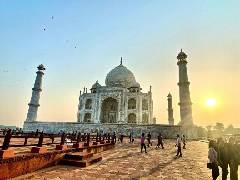 From Delhi: Private Taj Mahal Tour by Gatimaan Express Train