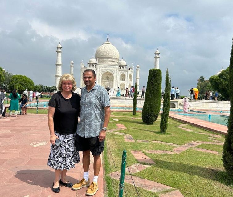 From Delhi: Same Day Taj Mahal Tour With Traditional Dress