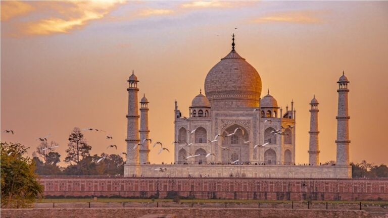 From Delhi: Same Day Taj Mahal Trip By India’s Fastest Train
