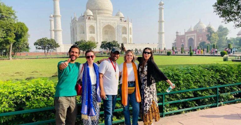 From Delhi: Sunrise Taj Mahal , Agra Fort & Baby Taj Tour