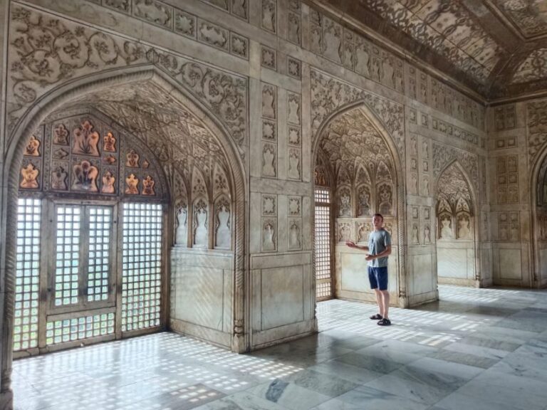 From Delhi: Sunrise Taj Mahal Skip the Line & Agra City Tour