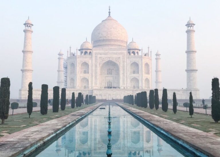 From Delhi: Taj Mahal 2-Day Trip With Flight to Bengaluru
