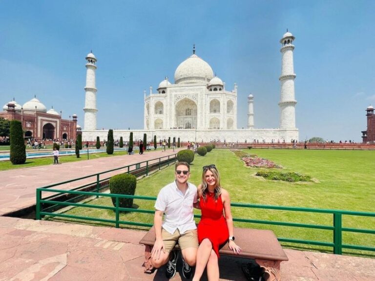From Delhi: Taj Mahal, Agra Fort and Baby Taj Sunrise Tour