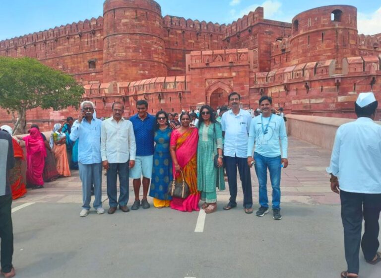 From Delhi: Taj Mahal-Agra Fort Day Trip by Express Train