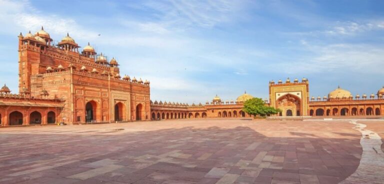 From Delhi: Taj Mahal, Agra Fort, Fatehpur Sikri Tour by Car