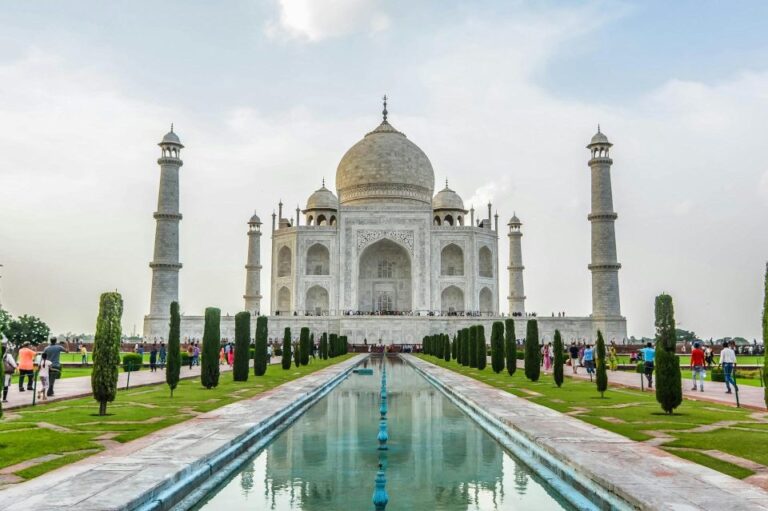 From Delhi: Taj Mahal and Agra Fort Short Guided Day Trip