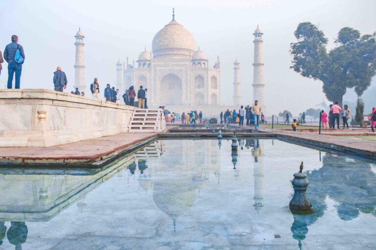 From Delhi: Taj Mahal and Agra Fort Sunrise Tour