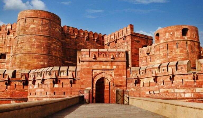 From Delhi: Taj Mahal One Day Tour From Aerocity Hotels