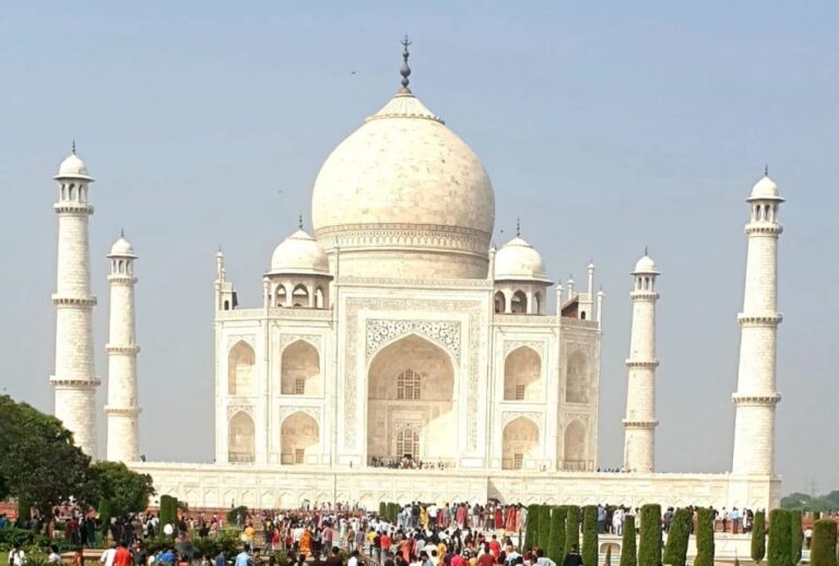 From Delhi: Taj Mahal Sunrise, Agra Fort and Baby Taj by Car