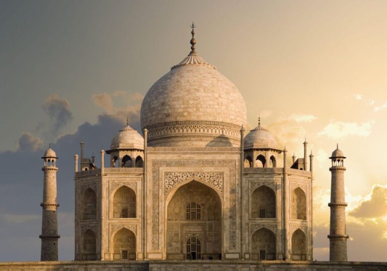 From Delhi: Taj Mahal Sunrise and Agra Fort Private Tour