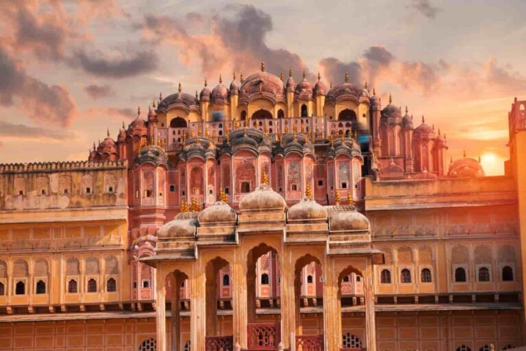 From Delhi: Taj Mahal Sunrise and Jaipur City Tour in 2 Days