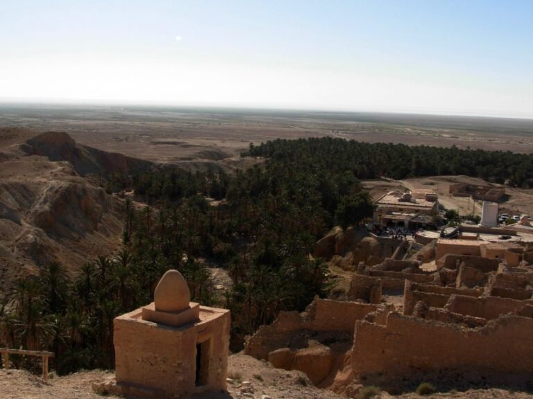 From Djerba: 2-Day Tour of Tozeur and Mountain Oasis