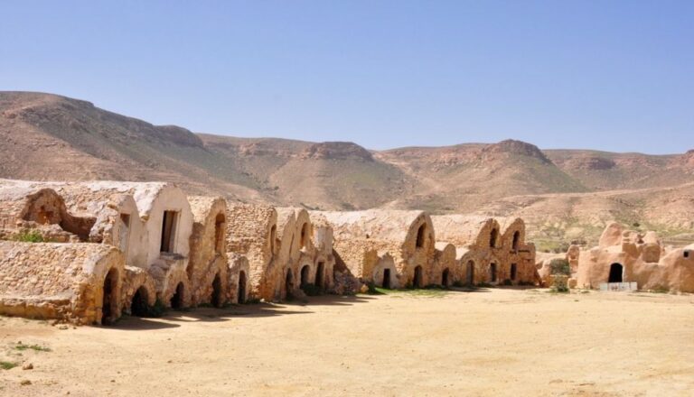 From Djerba: Full-Day Ksar Ghilane Sahara and Oasis Tour