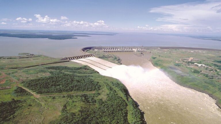 From Foz Do Iguaçu: Itaipu Hydroelectric Dam Guided Tour