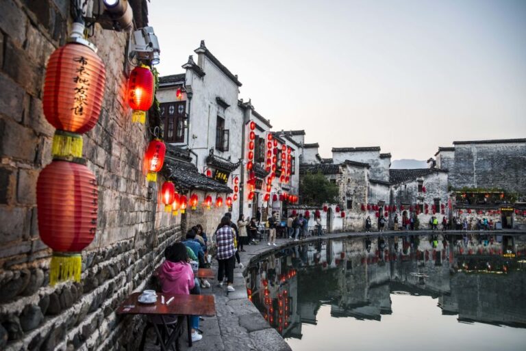 From Huangshan City: Half Day Tour to Hongcun Village