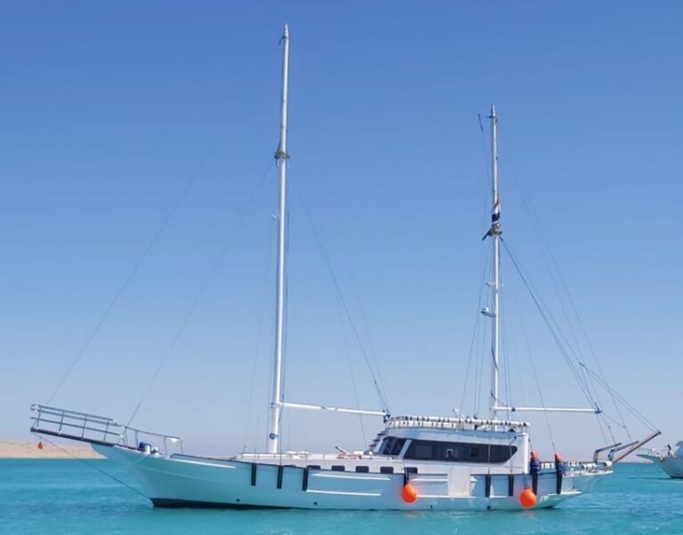 From Hurghada: Premier Sailing Boat Trip With Buffet Lunch